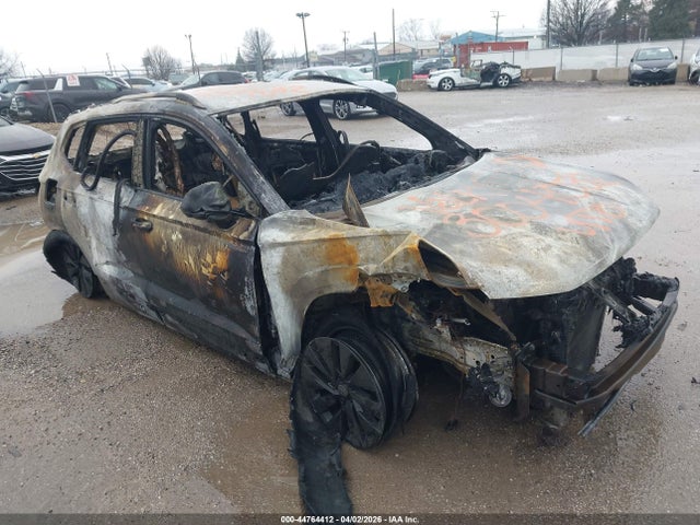 Salvage Volkswagen Taos Image