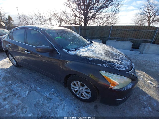 Salvage Nissan Altima Image