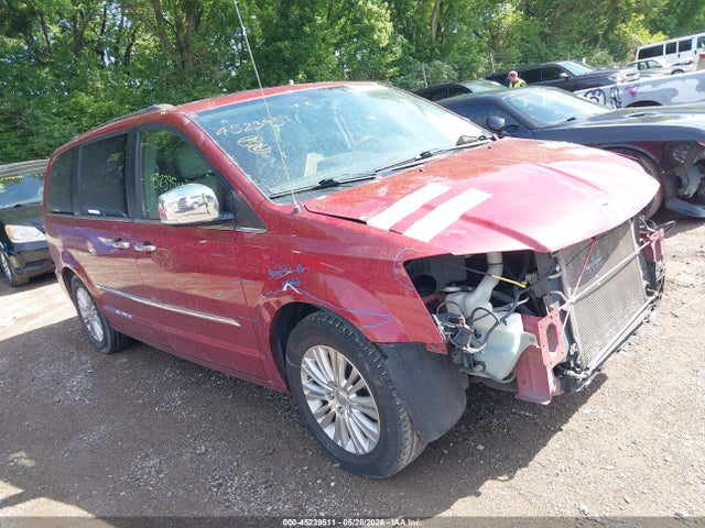 Salvage Chrysler Town & Country Image