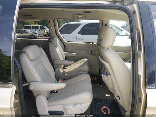 Chrysler Town & Country Touring