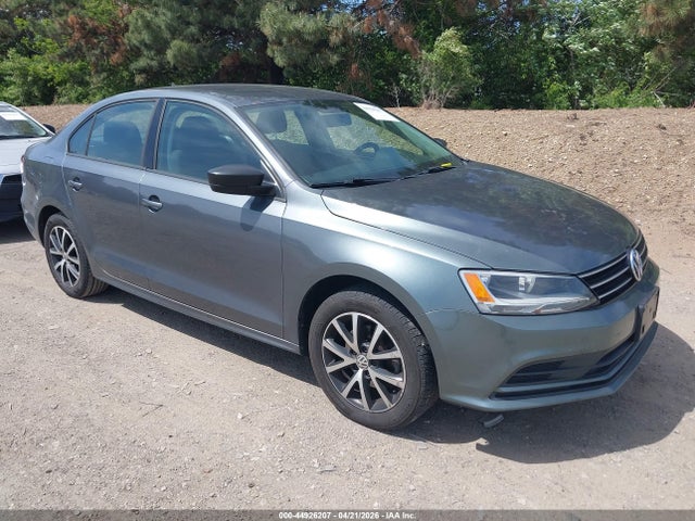 Salvage Volkswagen Jetta Image