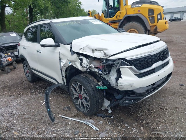 Salvage Kia Seltos Image