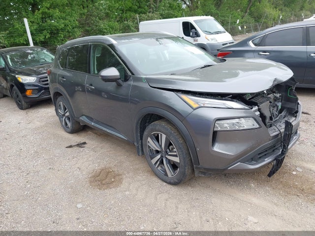 Salvage Nissan Rogue Image