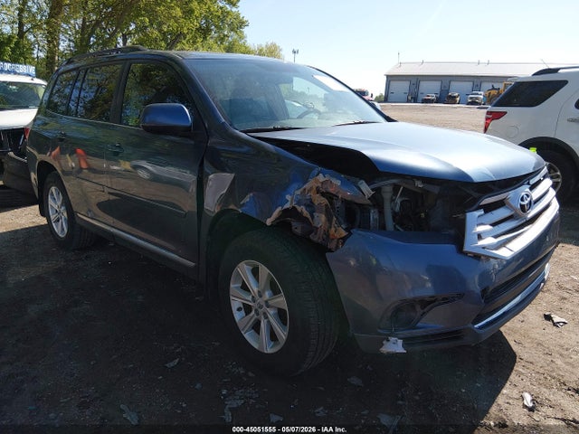 Salvage Toyota Highlander Image