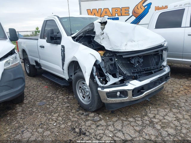 Salvage Ford F-350 Image
