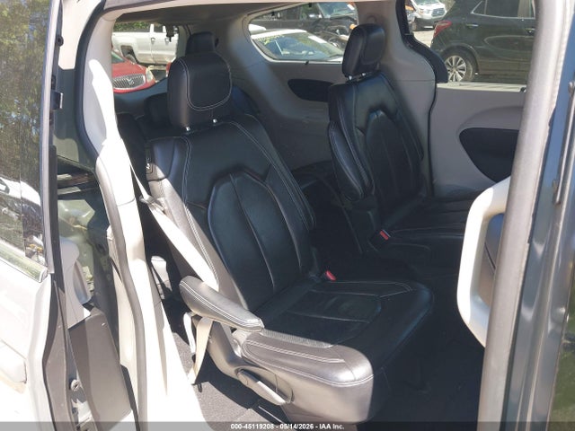 Chrysler Pacifica Touring L