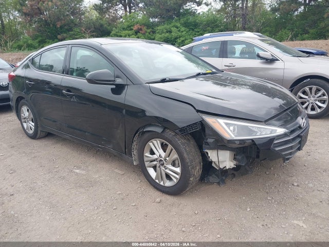 Salvage Hyundai ELANTRA Image