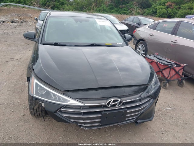 Hyundai ELANTRA Sel