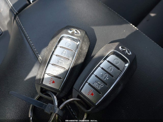 INFINITI Qx Essential Awd
