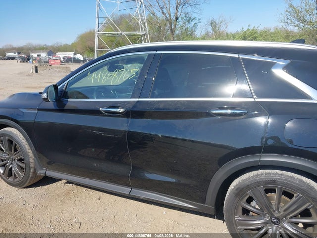 INFINITI Qx Essential Awd