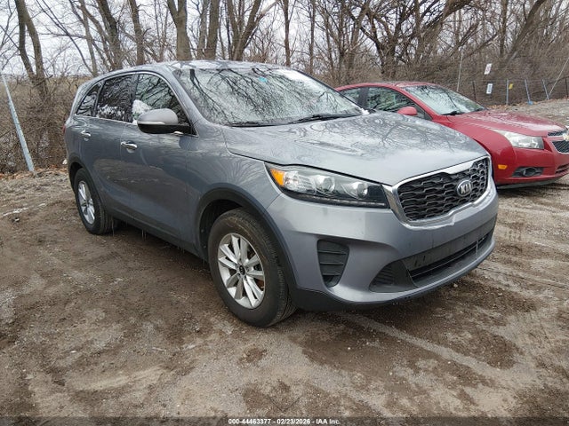 Salvage Kia Sorento Image