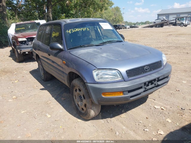 Salvage Toyota RAV4 Image