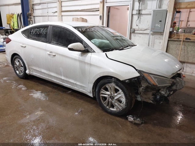 Salvage Hyundai ELANTRA Image