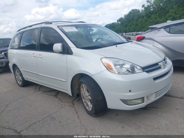 Salvage Toyota Sienna Image