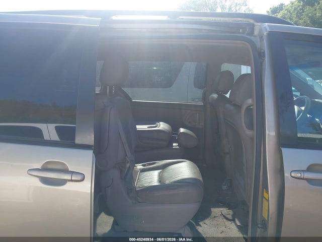 Toyota Sienna Le