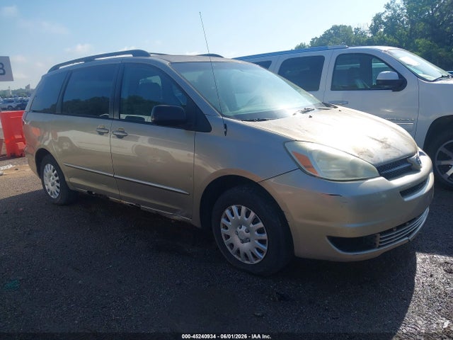 Salvage Toyota Sienna Image