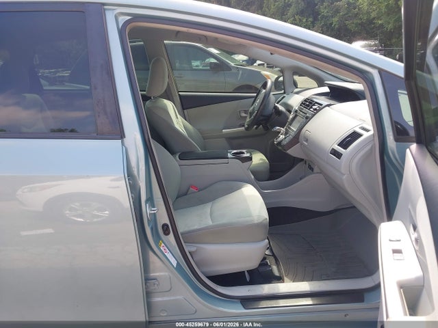 Toyota Prius v Three