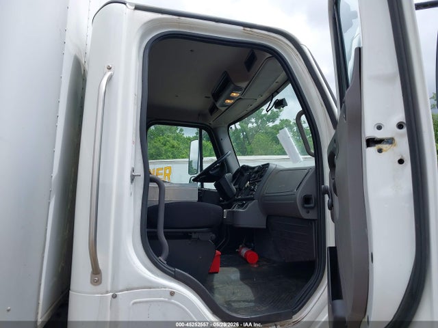 Freightliner M2 106