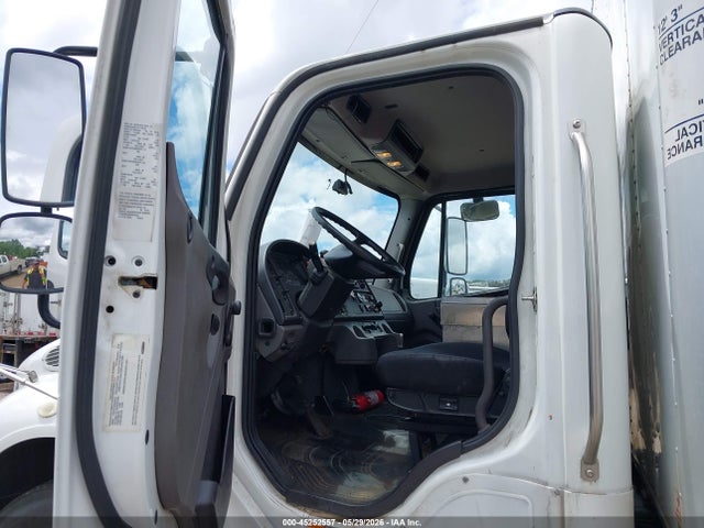 Freightliner M2 106