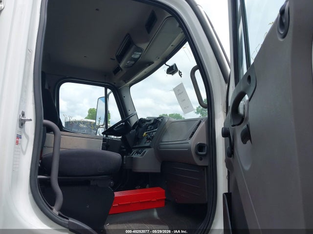 Freightliner M2 106