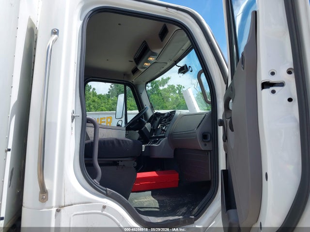Freightliner M2 106