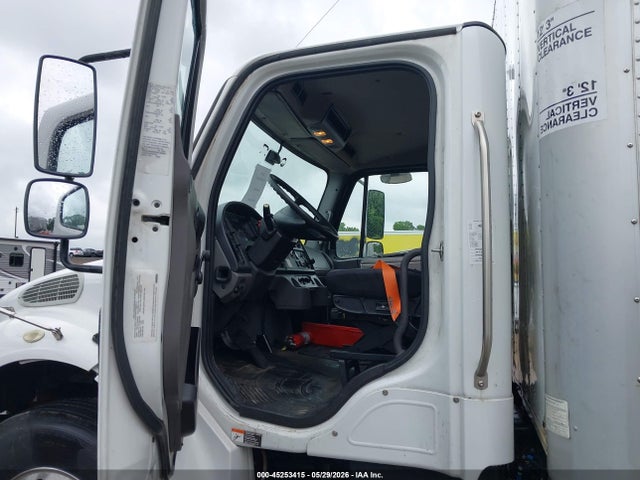 Freightliner M2 106