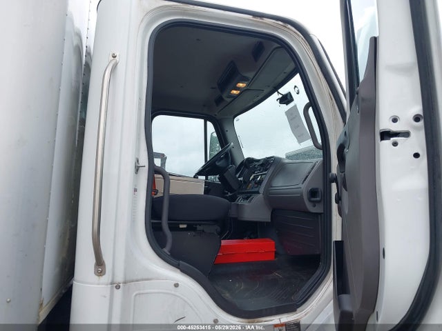 Freightliner M2 106