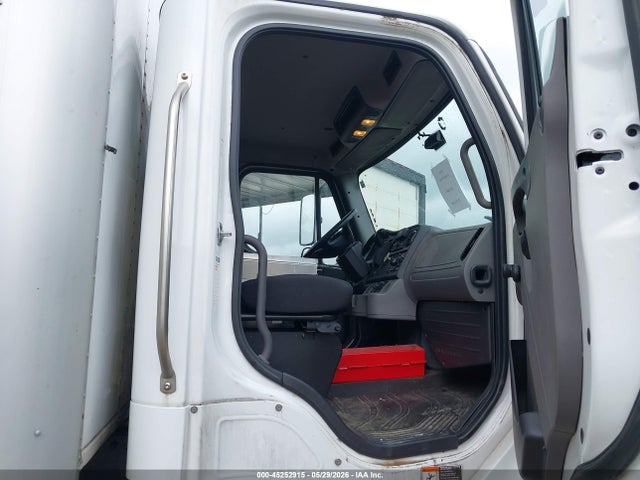 Freightliner M2 106