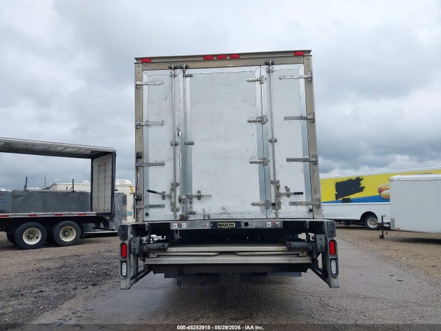 Freightliner M2 106