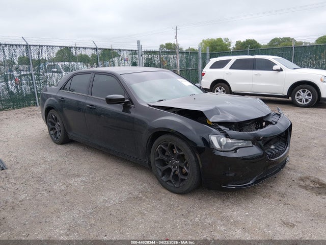 Salvage Chrysler 300 Image