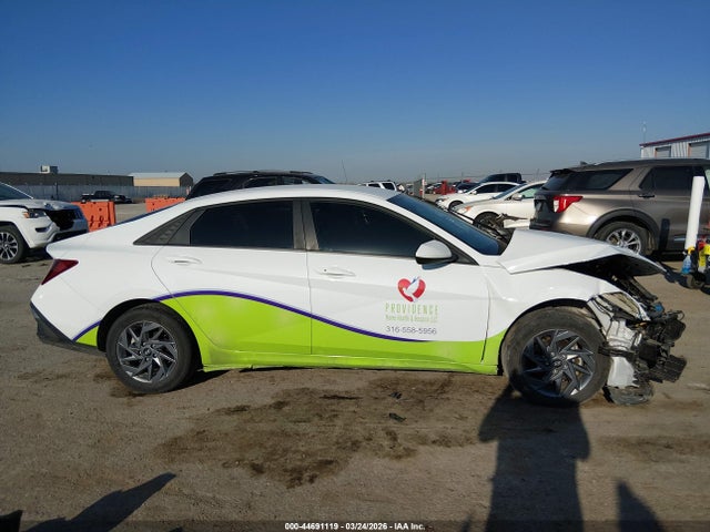 Hyundai ELANTRA Sel