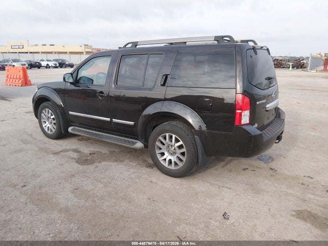 Nissan Pathfinder Le