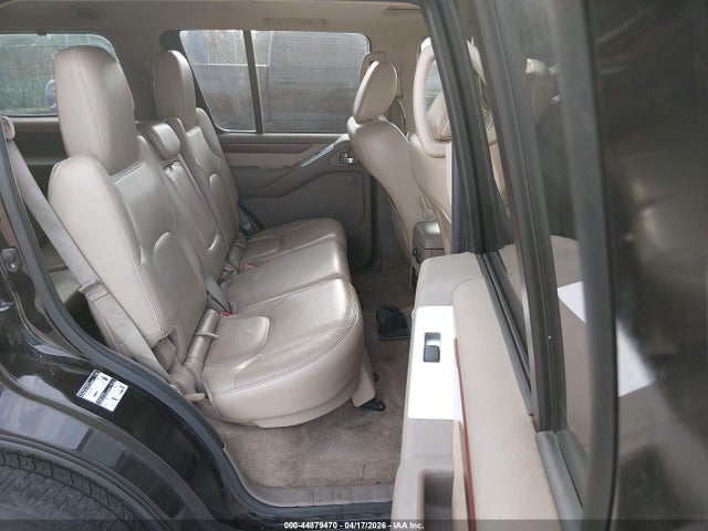 Nissan Pathfinder Le