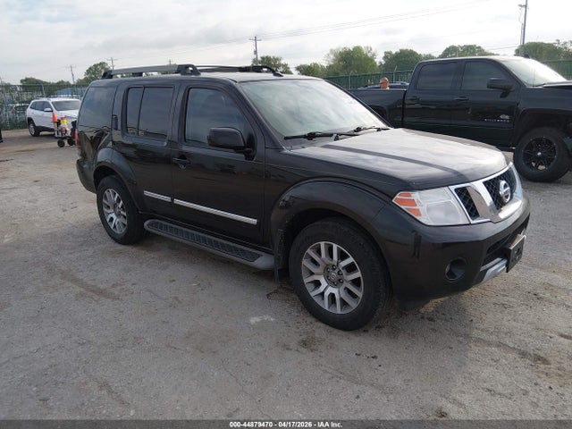Salvage Nissan Pathfinder Image