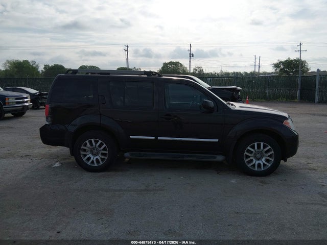 Nissan Pathfinder Le