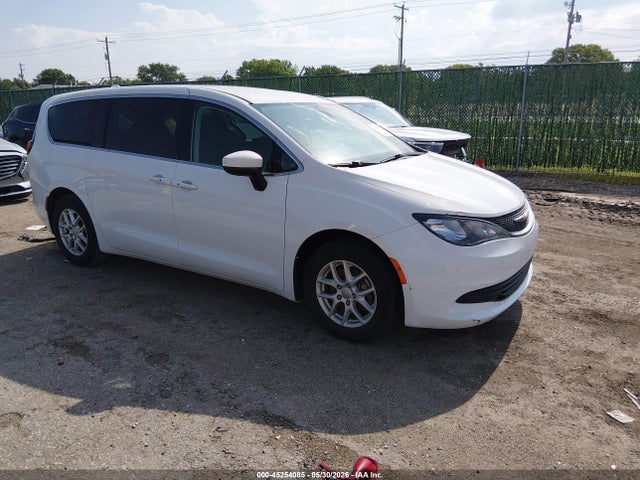 Salvage Chrysler Pacifica Image