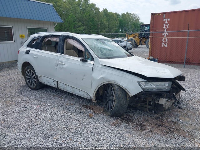 Salvage Audi Q7 Image