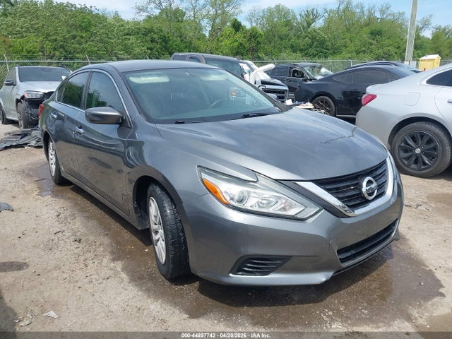 Salvage Nissan Altima Image
