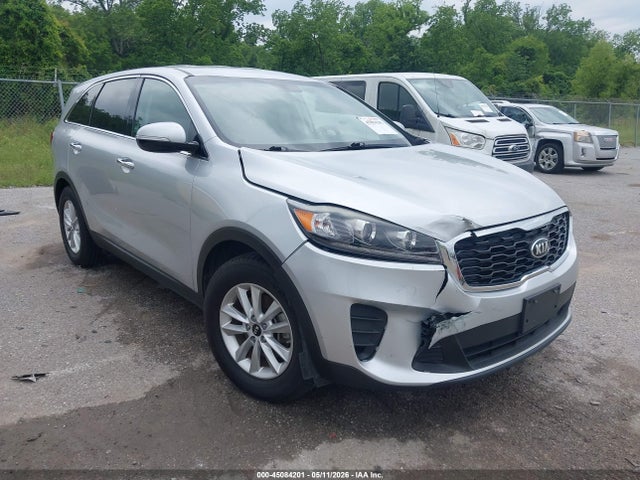 Salvage Kia Sorento Image