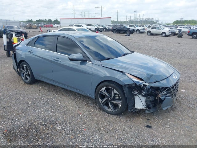 Salvage Hyundai ELANTRA Image
