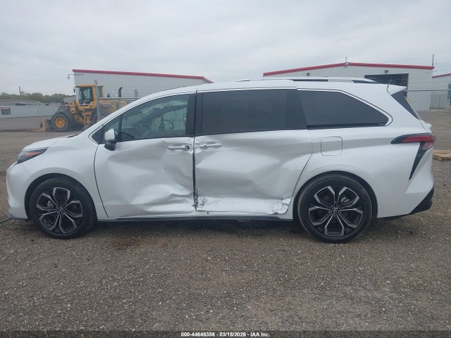 Toyota Sienna Platinum
