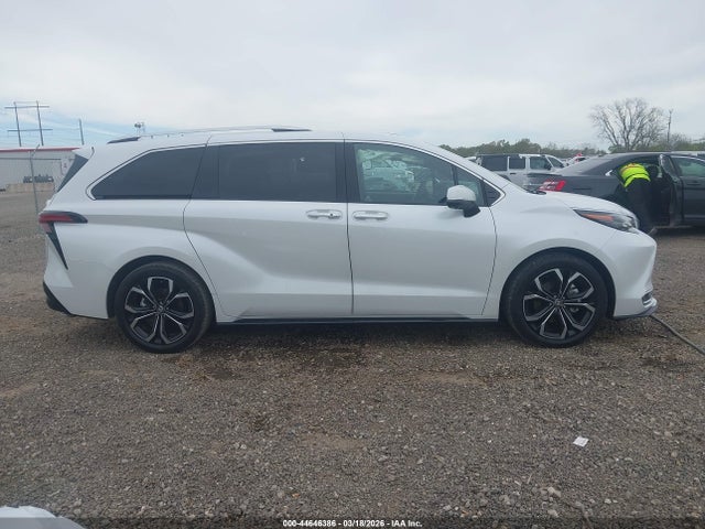 Toyota Sienna Platinum