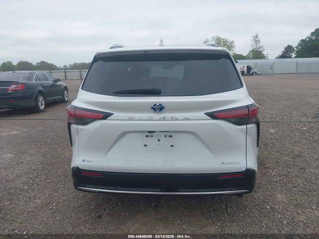 Toyota Sienna Platinum