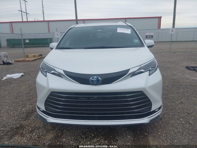 Toyota Sienna Platinum