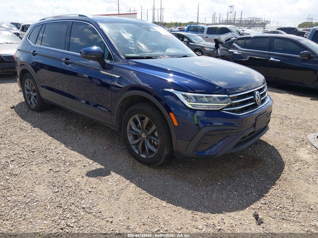 Salvage Volkswagen Tiguan Image