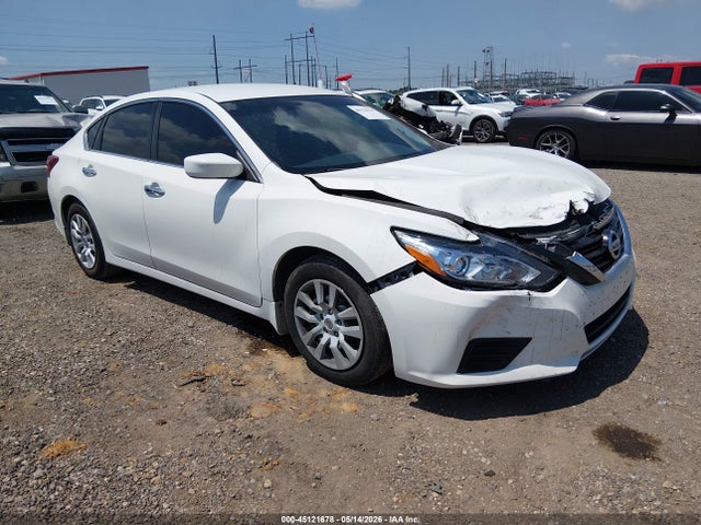 Salvage Nissan Altima Image