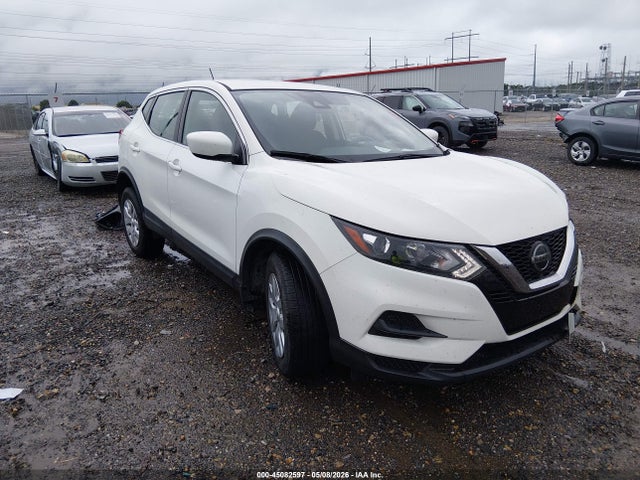 Salvage Nissan Rogue Image