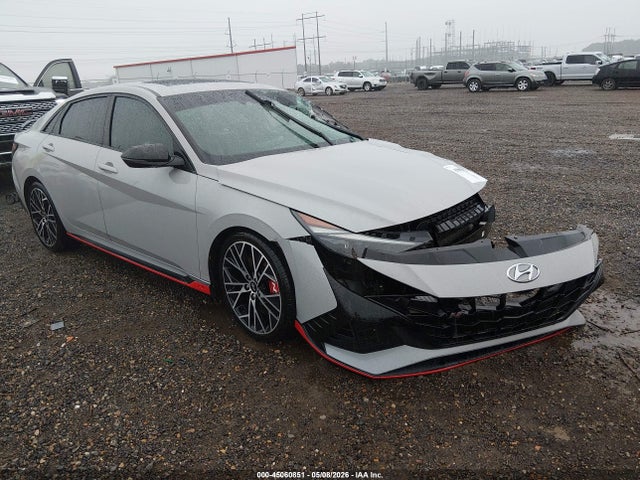 Salvage Hyundai ELANTRA Image
