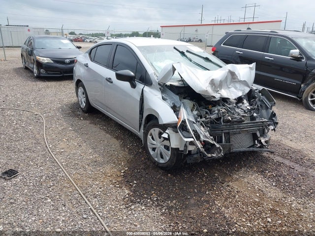Salvage Nissan Versa Image