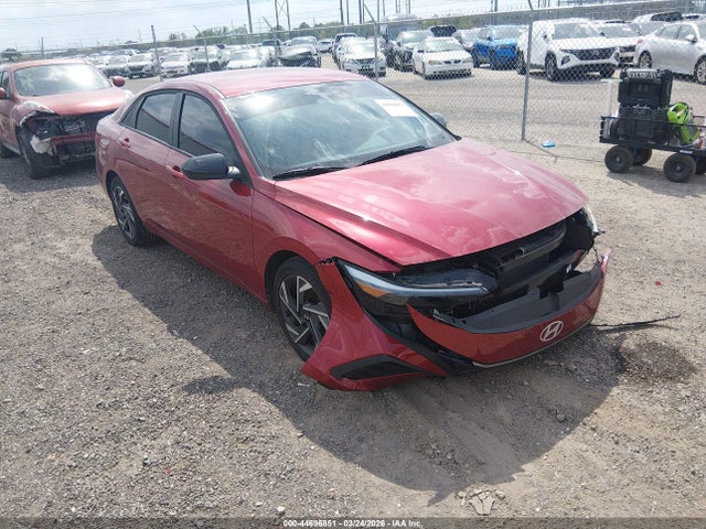Salvage Hyundai ELANTRA Image